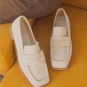 VICI Oasis Society Women's Cream Loafers